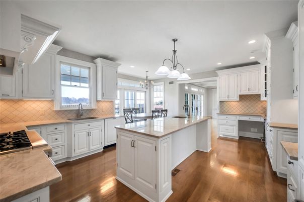 Chandelier, Dining room, Interior, Kitchen, Pendant Lights, Recessed Lighting, Wood Texture Flooring