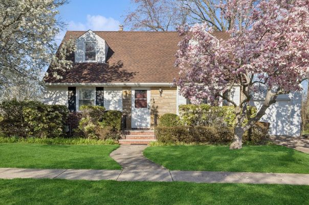 Exterior, Facade, Cape Cod