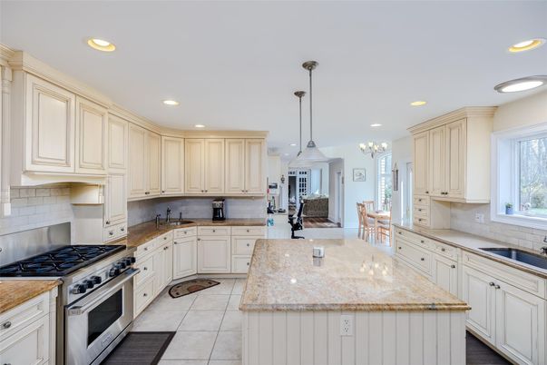 Chandelier, Dining room, Interior, Kitchen, Pendant Lights, Recessed Lighting, Stainless Steel Appliances