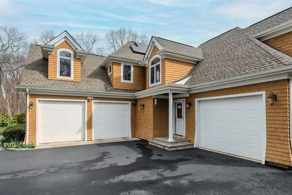 Attached, Exterior, Facade, Cape Cod