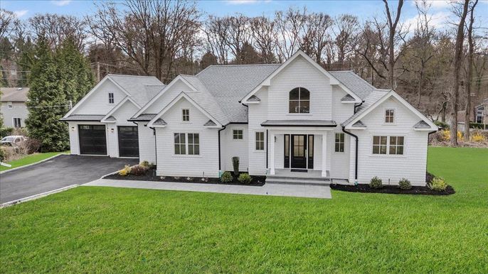 Attached, Exterior, Facade, Farmhouse