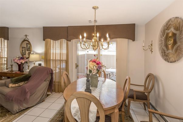 Chandelier, Dining room, Interior
