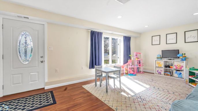 Interior, Recessed Lighting, Wood Texture Flooring