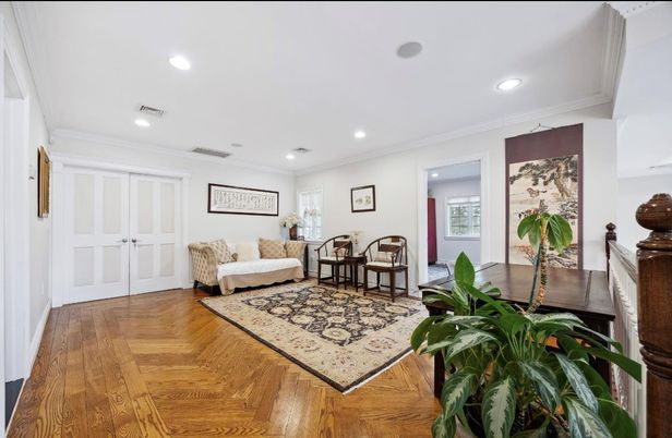 Interior, Recessed Lighting, Wood Texture Flooring