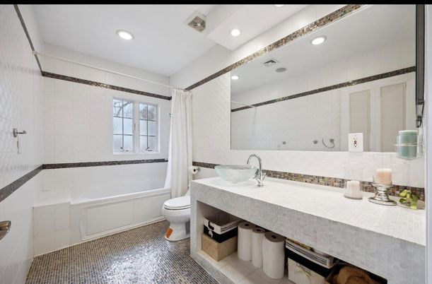 Bathroom, Interior, Recessed Lighting