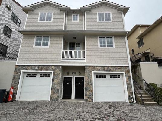 Attached, Exterior, Facade, Rowhouse
