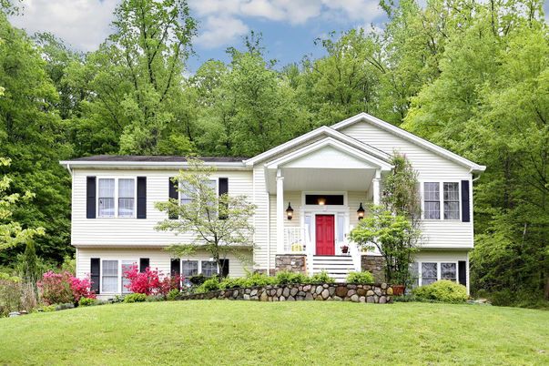 Exterior, Facade, Raised Ranch