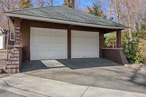 Detached Garage, Exterior
