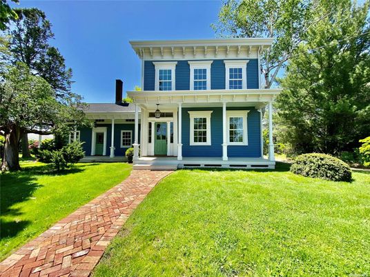 Exterior, Facade, American Foursquare