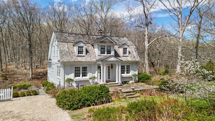Exterior, Facade, Cape Cod