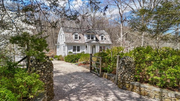 Exterior, Facade, Cape Cod