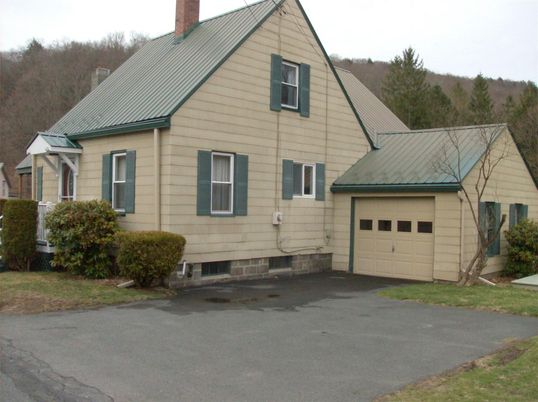 Attached, Exterior, Facade, Cape Cod