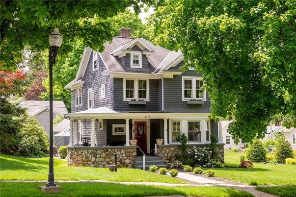 Exterior, Facade, Queen Anne Victorian