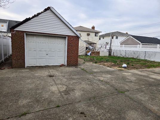 Detached Garage, Exterior