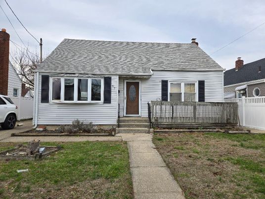 Exterior, Facade, Cape Cod