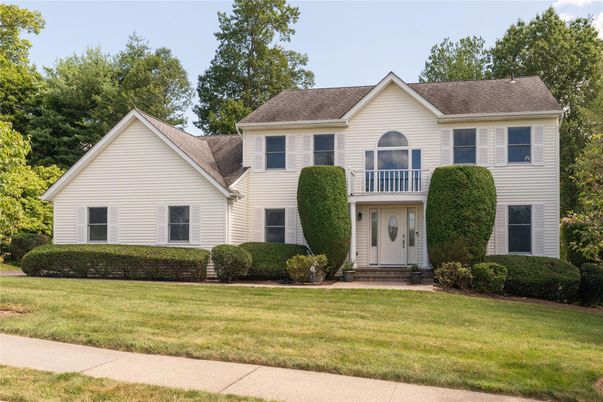 Exterior, Facade, Farmhouse