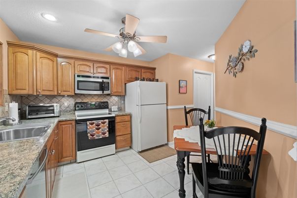 Dining room, Interior, Kitchen, Recessed Lighting