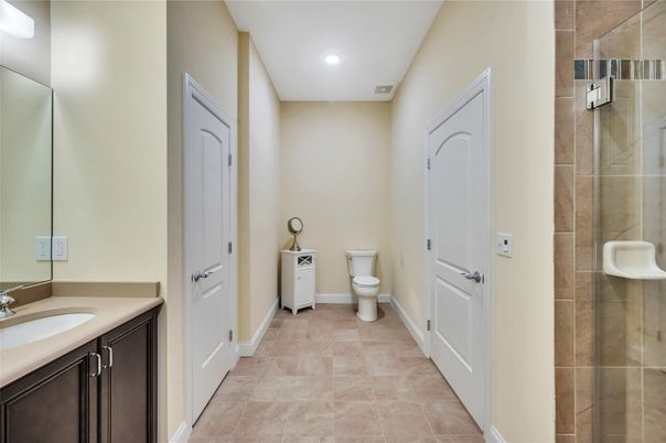 Bathroom, Dual Sink Vanities, Interior, Recessed Lighting