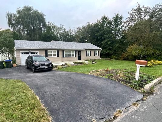 Attached, Exterior, Facade, Cape Cod