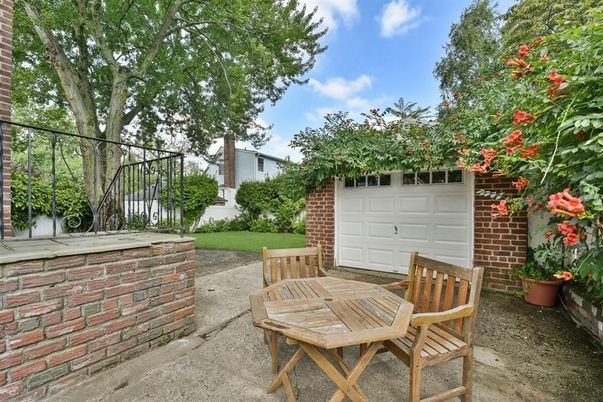 Detached Garage, Exterior