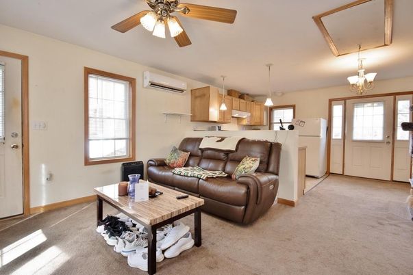 Chandelier, Interior, Kitchen, Living room, Pendant Lights