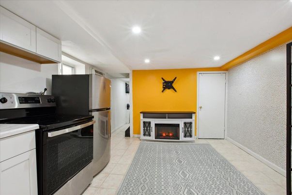 Fireplace, Interior, Kitchen, Recessed Lighting