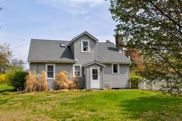Backyard, Exterior, Facade, Cape Cod