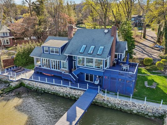 Exterior, Lake