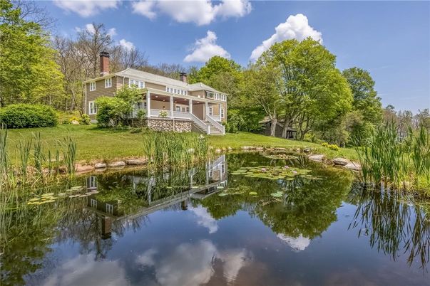Exterior, Lake