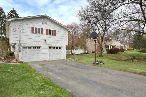 Attached, Exterior, Facade, Split Level