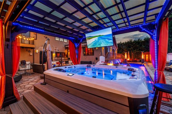 Exterior, Hot Tub