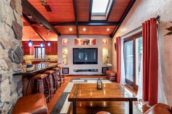 Dining room, Interior, Kitchen, Pendant Lights, Recessed Lighting, Stone Walls, Wooden Beams, Wooden Ceilings, Wood Texture Flooring