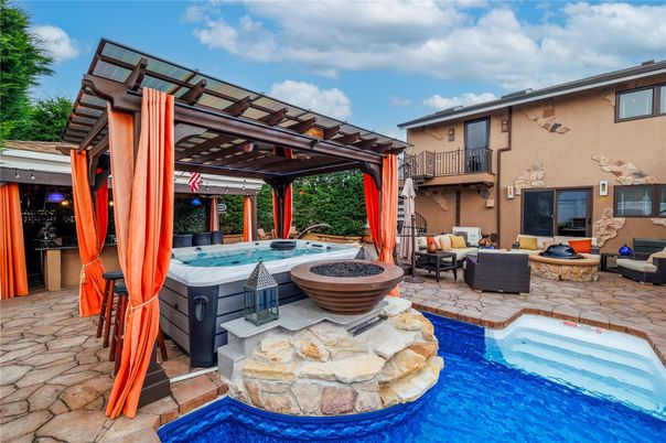 Exterior, Hot Tub, Pool