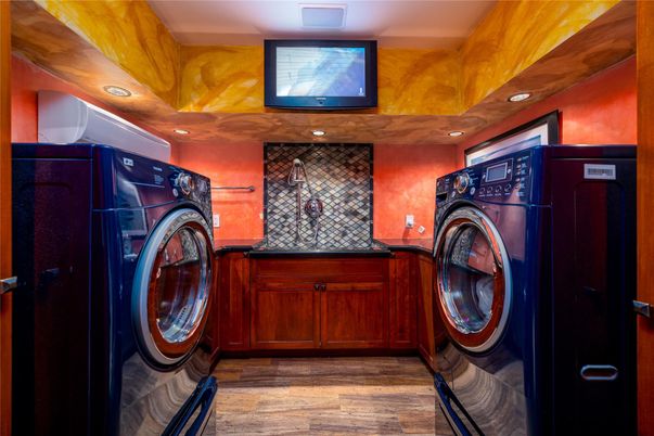 Interior, Recessed Lighting, Washer, Wood Texture Flooring