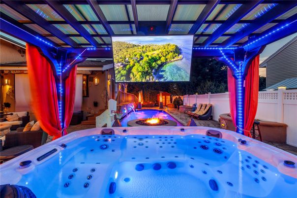 Exterior, Fireplace, Hot Tub