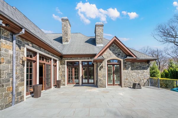 Exterior, Facade, Log Home