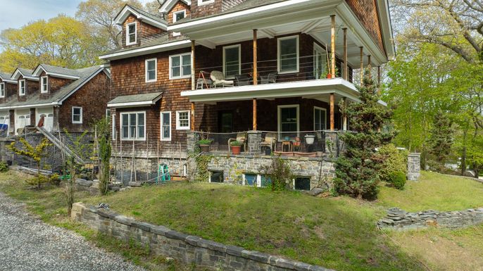 Exterior, Facade, Brick Facade, American Foursquare