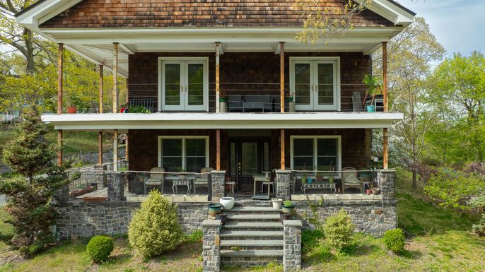 Exterior, Facade, American Foursquare