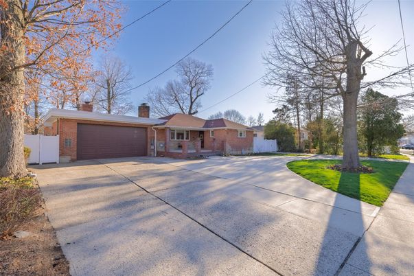 Attached, Exterior, Facade, Brick Facade, Ranch