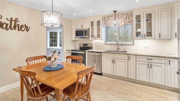 Dining room, Interior, Kitchen, Pendant Lights, Recessed Lighting, Stainless Steel Appliances, Wood Texture Flooring