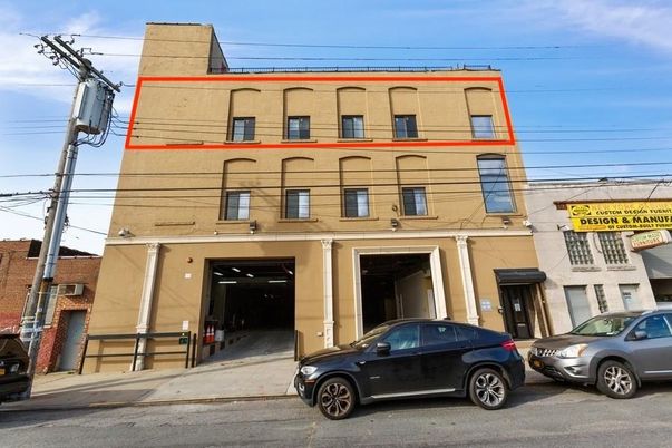 Exterior, Facade, Rowhouse
