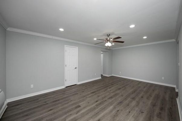 Empty room, Interior, Recessed Lighting, Wood Texture Flooring