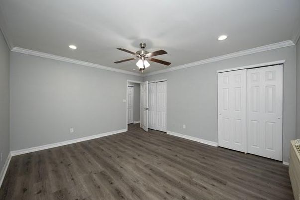 Empty room, Interior, Recessed Lighting, Wood Texture Flooring