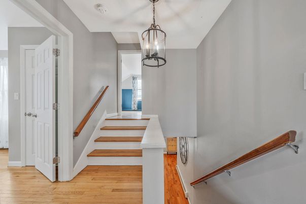 Interior, Pendant Lights, Wood Texture Flooring