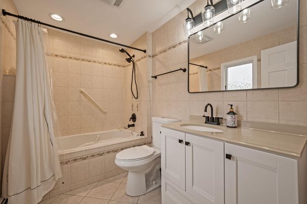 Bathroom, Interior, Recessed Lighting