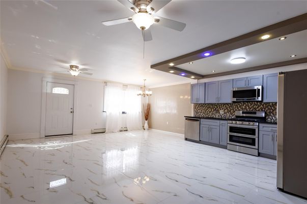 Chandelier, Interior, Kitchen, Marble, Recessed Lighting, Stainless Steel Appliances