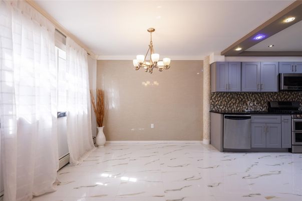 Chandelier, Interior, Kitchen, Marble, Recessed Lighting, Stainless Steel Appliances