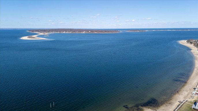 Exterior, Lake