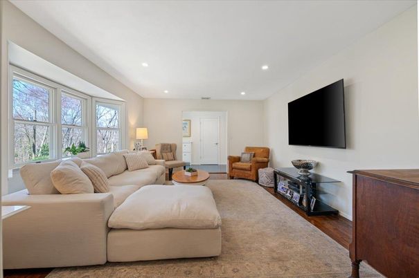 Interior, Living room, Recessed Lighting, Wood Texture Flooring