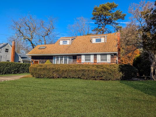 Exterior, Facade, Cape Cod